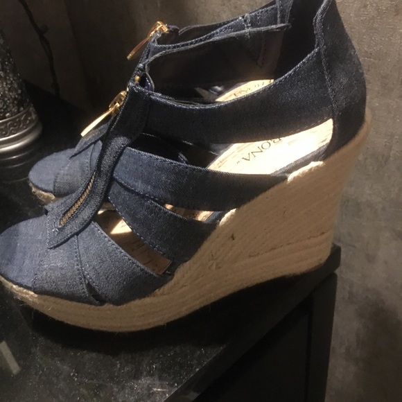 Merona - Picture 2 of 5